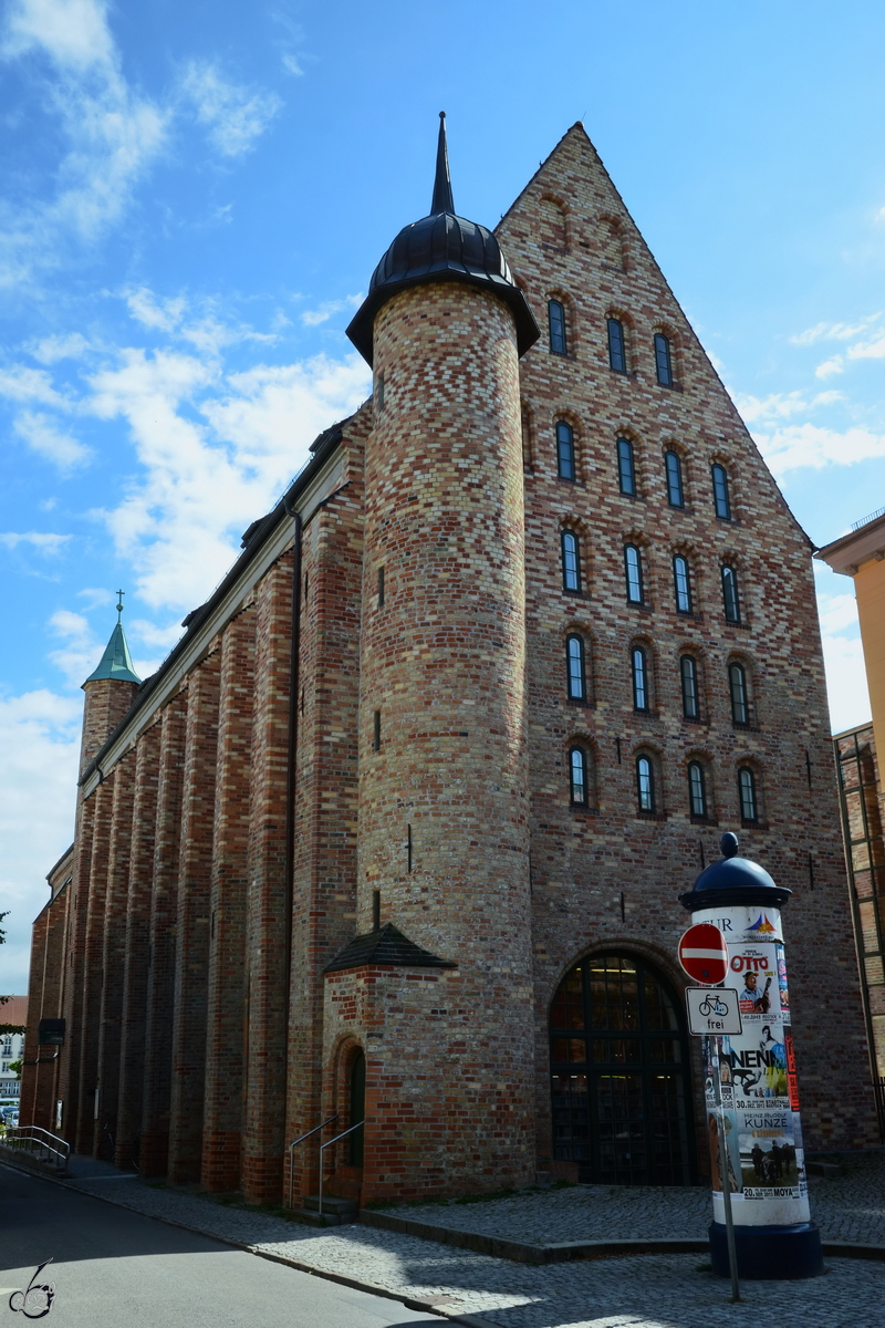 Das ehemalige Fraterhaus der Brder vom Gemeinsamen Leben stammt aus dem 15. Jahrhundert und wird heute als Universittsbibliothek genutzt. (Rostock, August 2013)