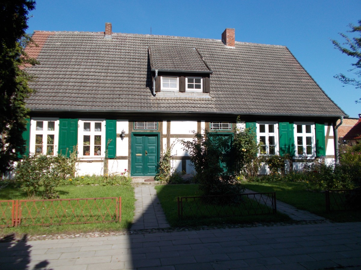 Das ehemalige Pfarrhaus in Bergen/Rgen liegt im Schatten der St.Marienkirche.Aufnahme am 06.September 2014.