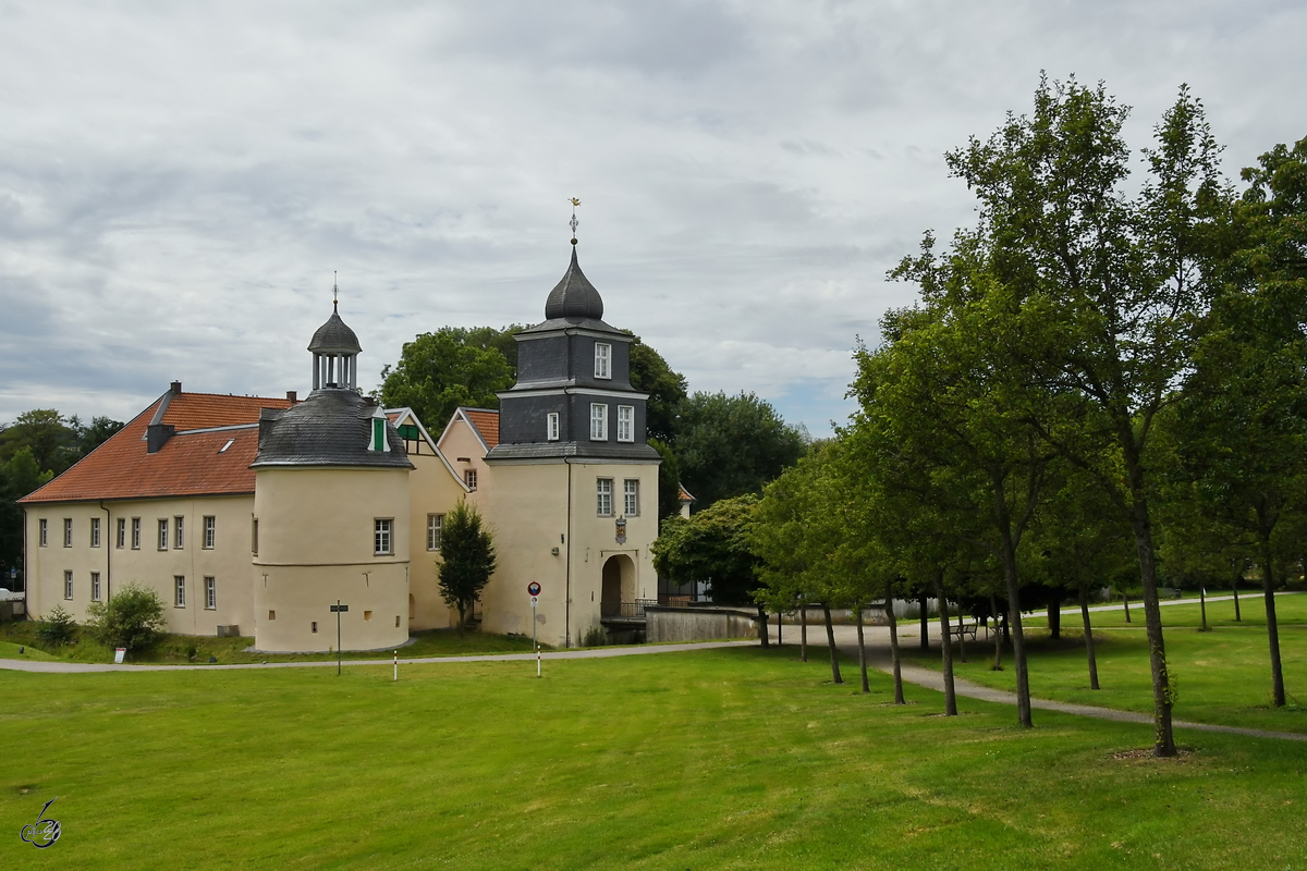 Das ehemalige Rittergut Haus Martfeld liegt am stlichen Rand des Stadtgebietes von Schwelm. (Juli 2020)