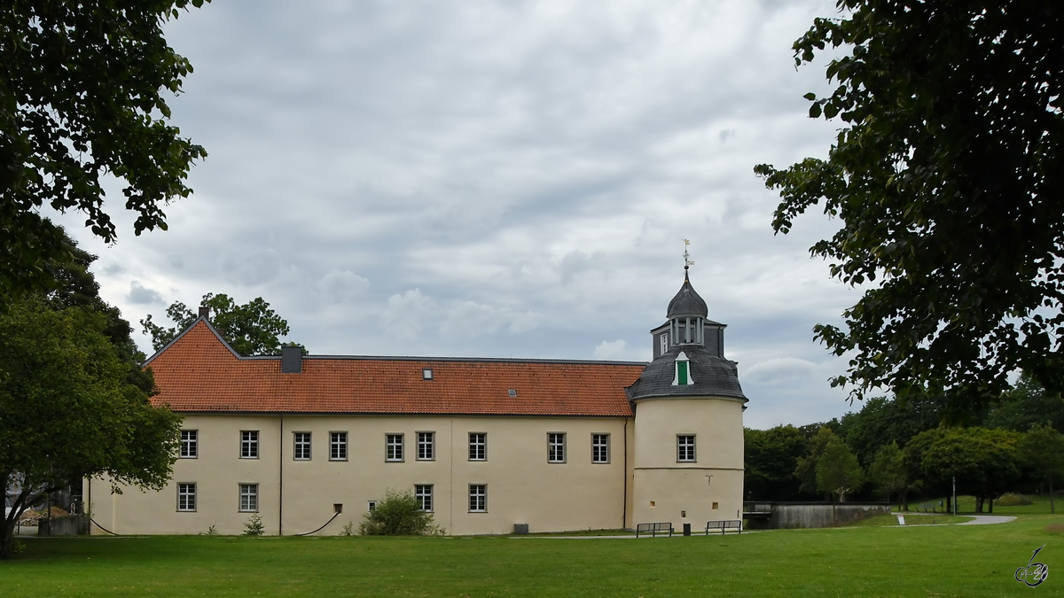 Das ehemalige Rittergut Haus Martfeld liegt am stlichen Rand des Stadtgebietes von Schwelm. (Juli 2020)