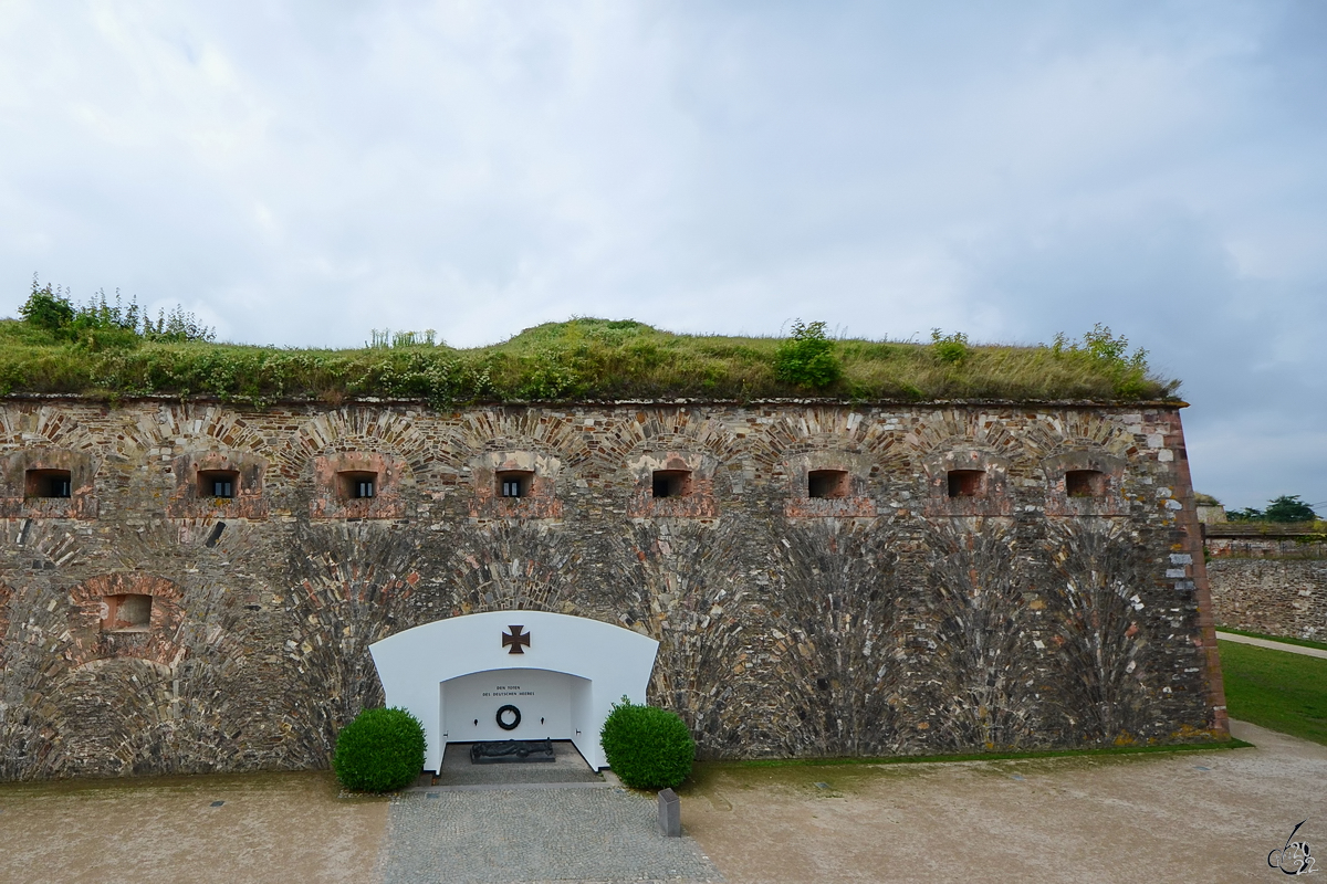 Das Ehrenmal des Deutschen Heeres auf der Festung Ehrenbreitstein ist ein 1972 eingeweihtes Ehrenmal fr die gefallenen deutschen Heeressoldaten. (Koblenz, September 2013)
