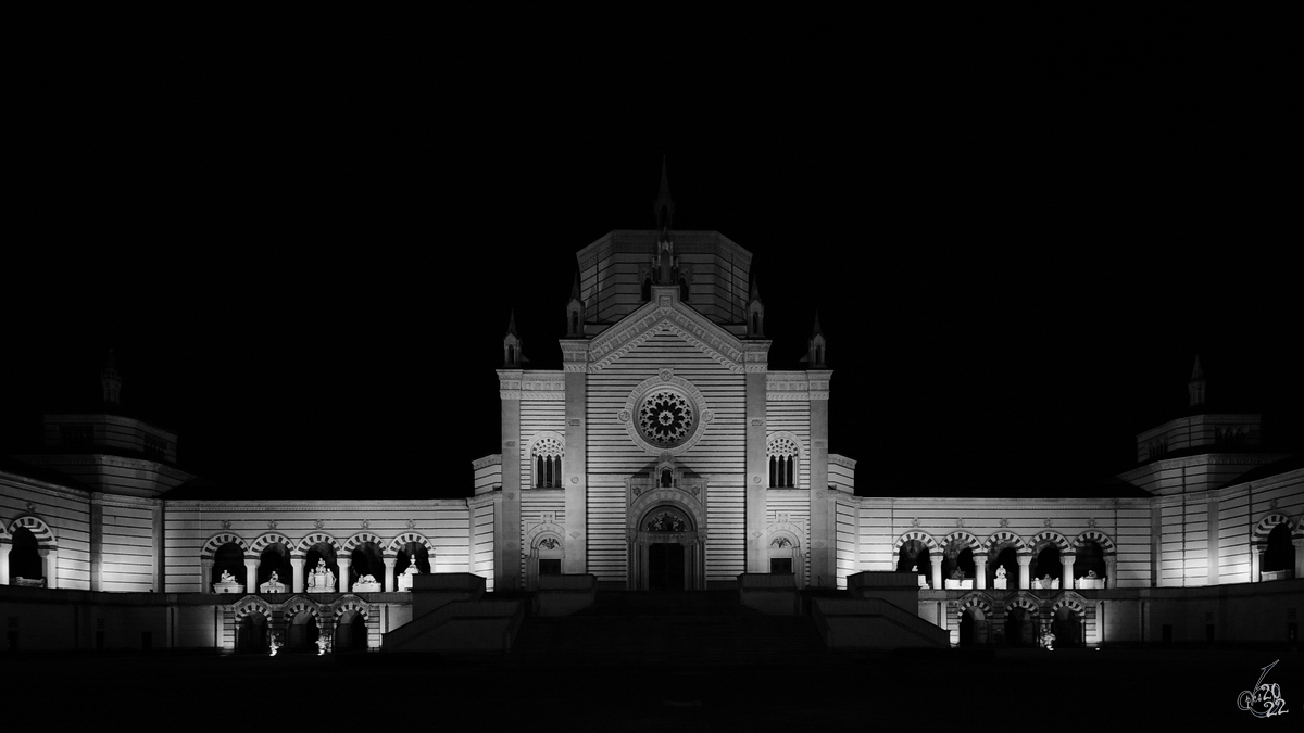 Das Eingangsgebude des 1866 erffneten Zentralfriedhofes (Cimitero Monumentale) von Mailand. (Juni 2014)