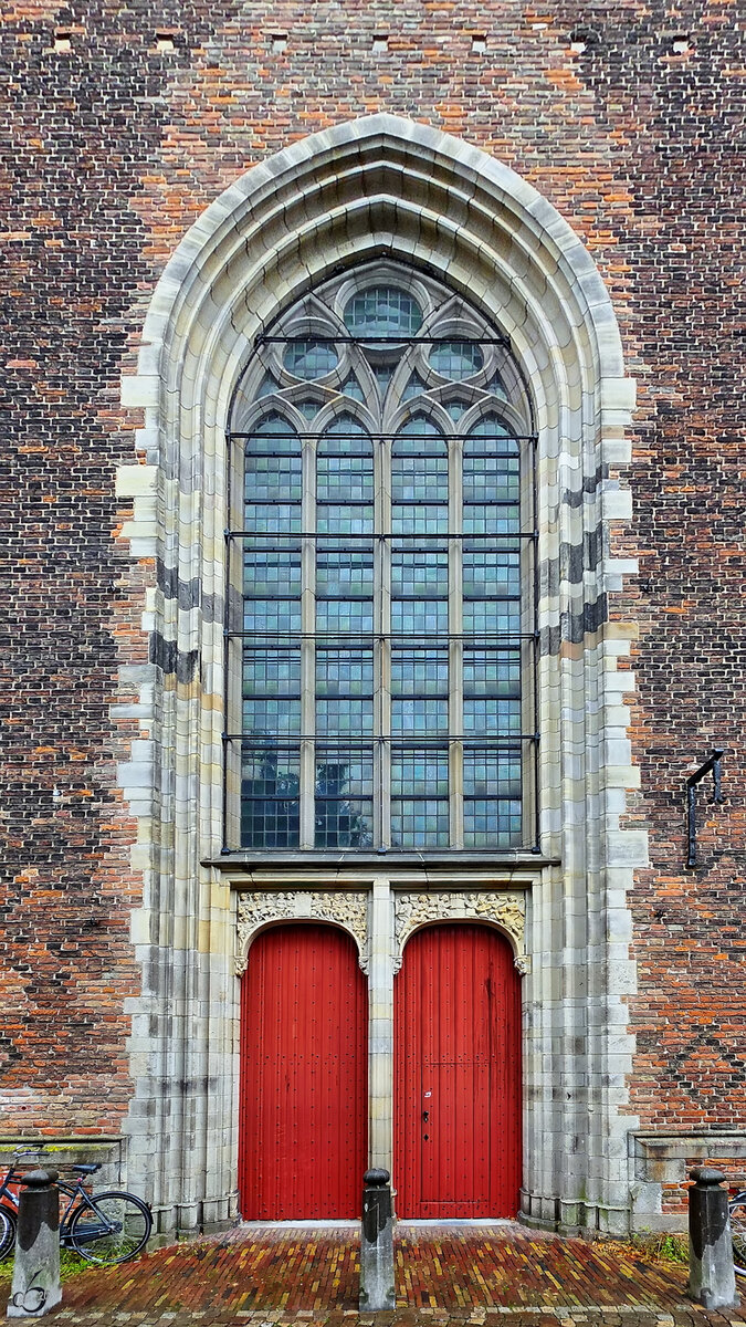 Das Eingangsportal der Buurkerk im Stil der Gotik. (Utrecht, September 2026)