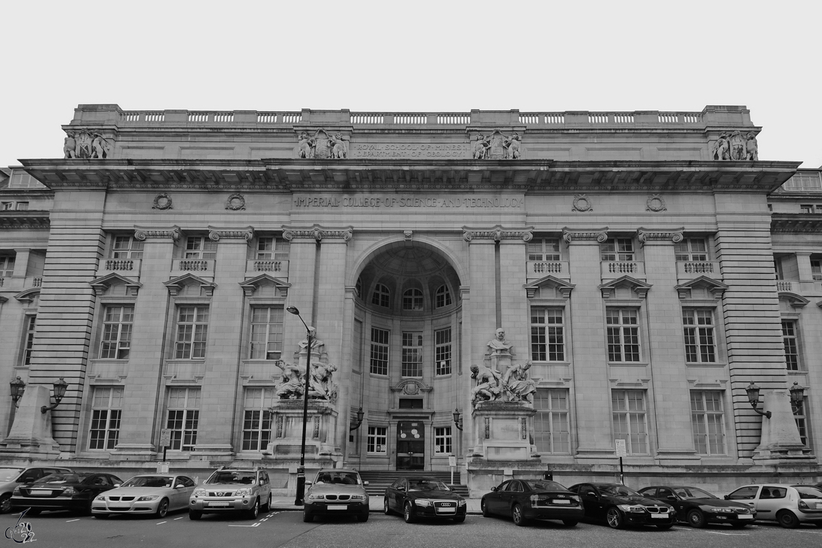 Das Eingangsportal des 1907 gegrndeten Imperial College in London. (September 2013)