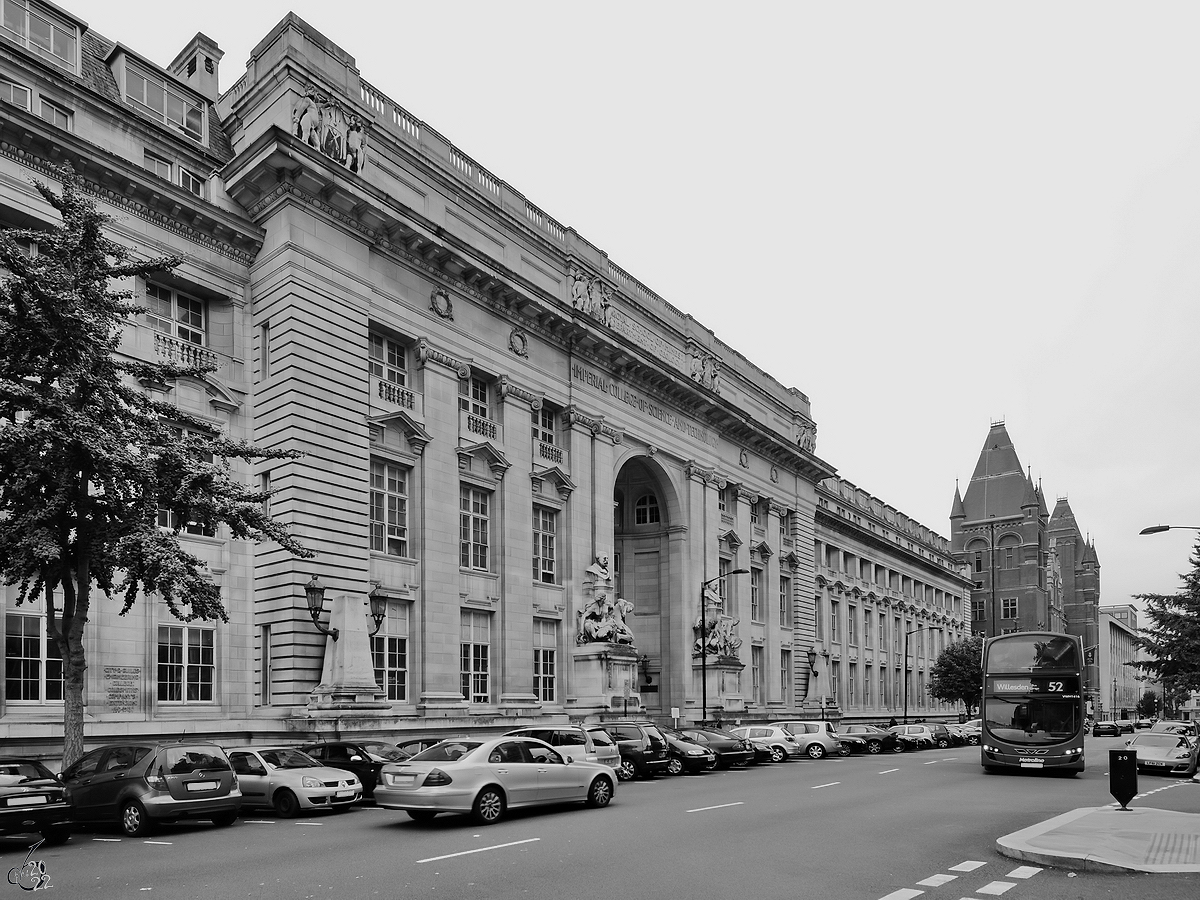 Das Eingangsportal des 1907 gegrndeten Imperial College in London. (September 2013)