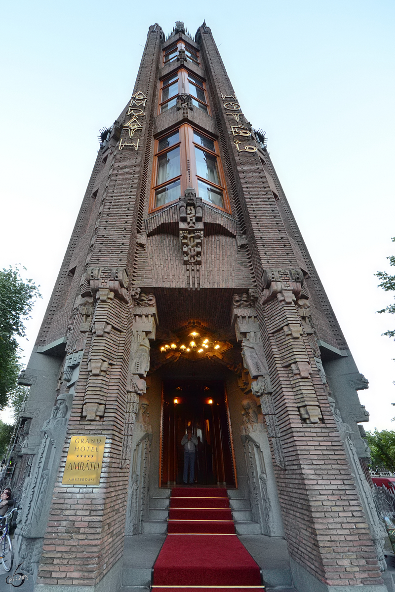 Das Eingangsportal des Grand Hotel Amrth in Amsterdam. (August 2012)