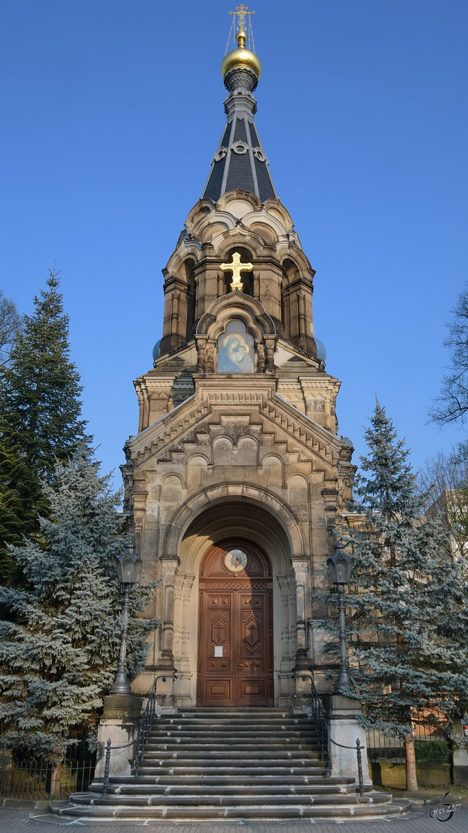 Das Eingansportal der Russisch-Orthodoxen Kirche des Heiligen Simeon vom wunderbaren Berge. (Dresden, April 2017)