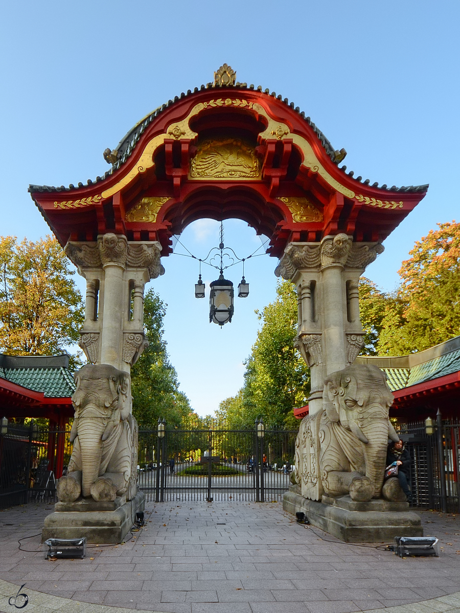 Das Elefantentor des Zoologischen Gartens in Berlin-Mitte. (Oktober 2013)