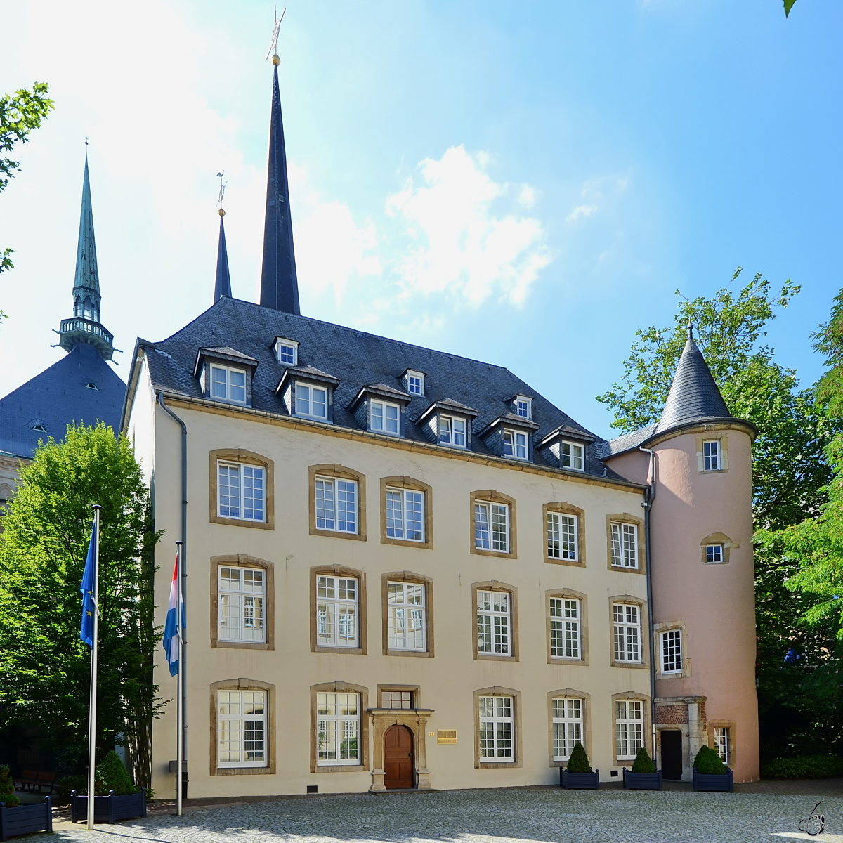 Das erstmals 1447 erwhnten  Burgunderhaus  ist der Amtssitz des luxemburgischen Regierungsprsidenten. (Juli 2013)