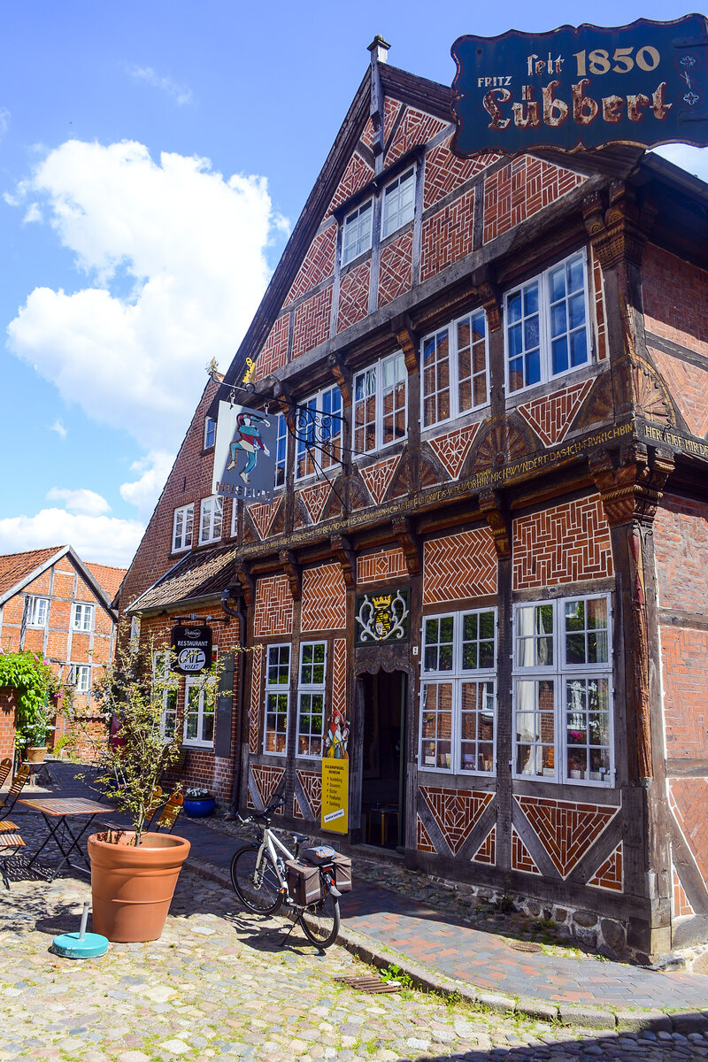 Das Eulenspiegel-Museum am Markt in Mlln (Schleswig-Holstein). Aufnahme: 28. Juni 2022.