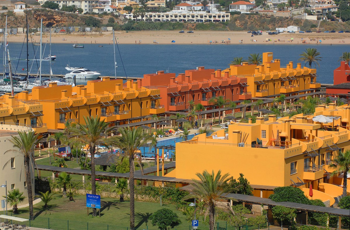 Das Feriendorf Tivoli in Praia da Rocha/Portimo. Aufnahme: Juli 2010.