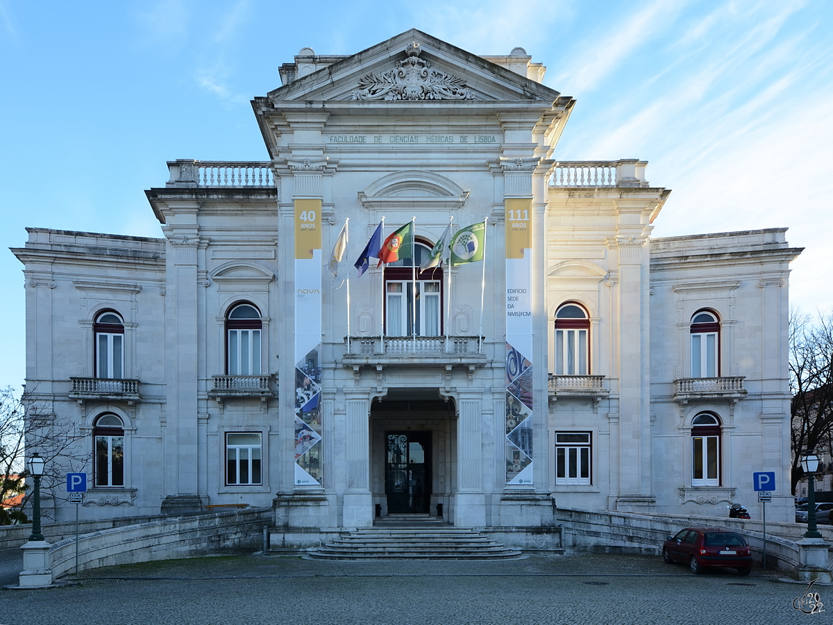 Das Gebude der 1836 erffneten medizinisch-chirurgischen Schule befindet sich etwas abseits vom Lissaboner Stadtzentrum. (Januar 2017)