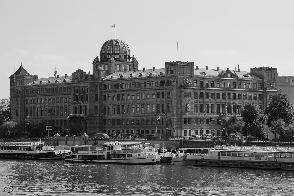 Das Gebude des Ministeriums fr Industrie und Handel der Tschechischen Republik wurde von 1928 bis 1934 gebaut. (Prag, September 2012)