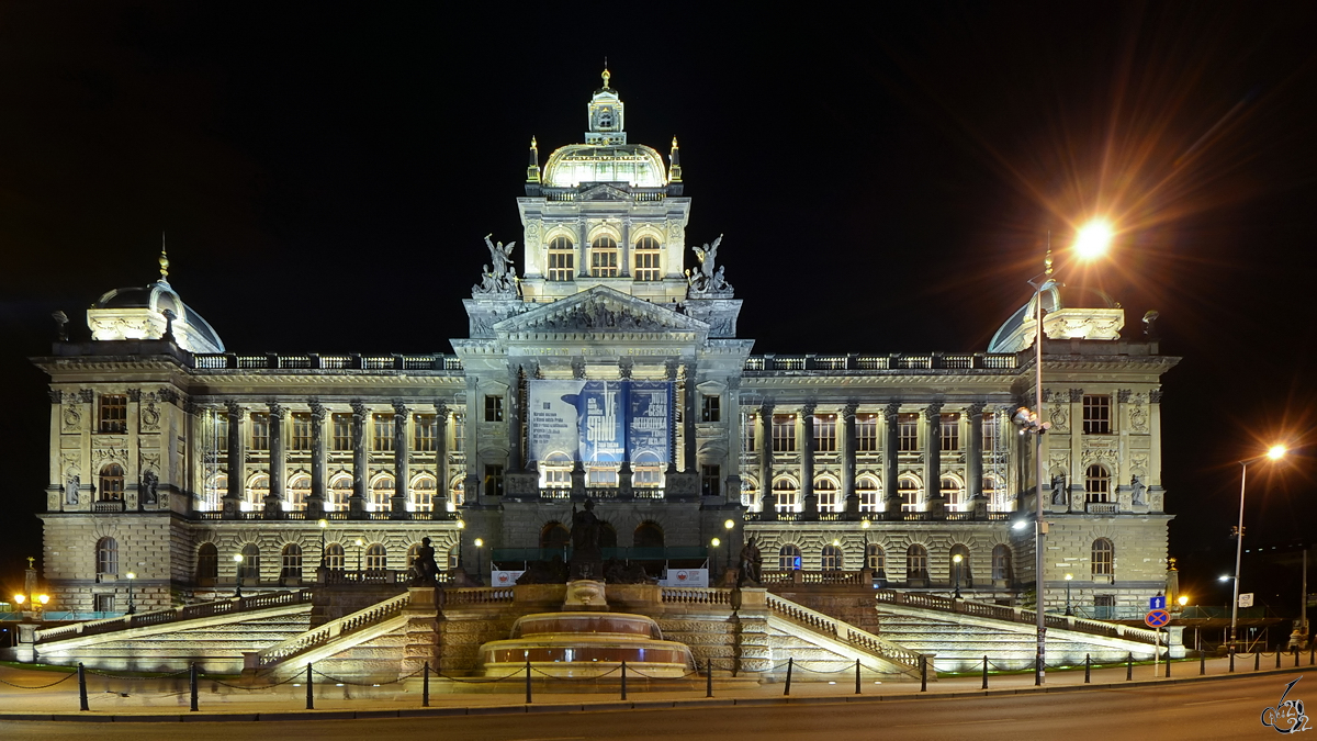 Das Gebude des Nationalmuseums in Prag wurde von 1885 bis 1891 im Stil der Neorenaissance erbaut. (September 2012)