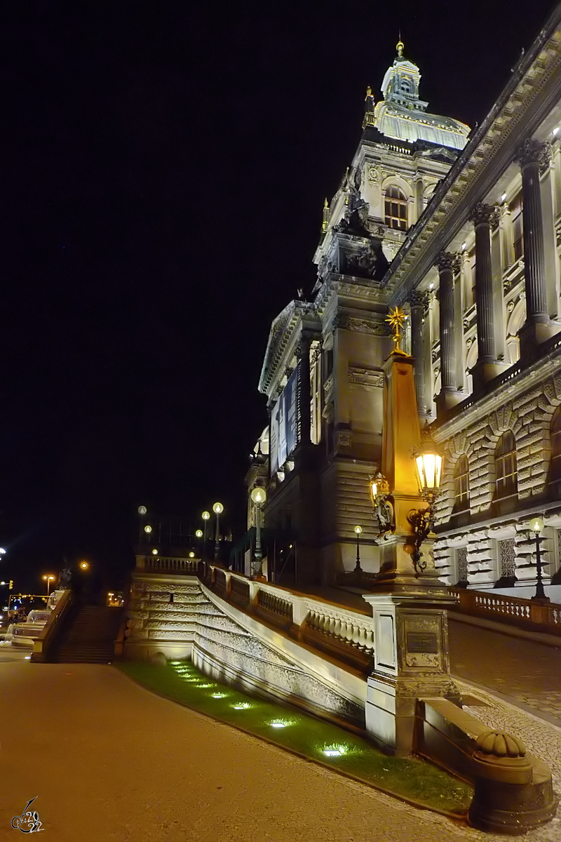 Das Gebäude des Nationalmuseums in Prag wurde von 1885 bis 1891 im Stil der Neorenaissance erbaut. (September 2012)