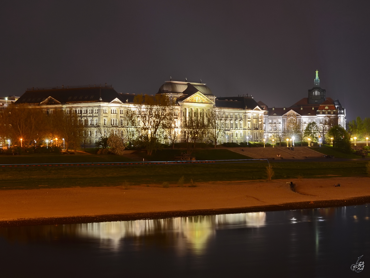 Das Gebude des schsischen Staatsministeriums der Finanzen wurde von 1890 bis 1896 im Stil der Neorenaissance erbaut. (Dresden, April 2014)