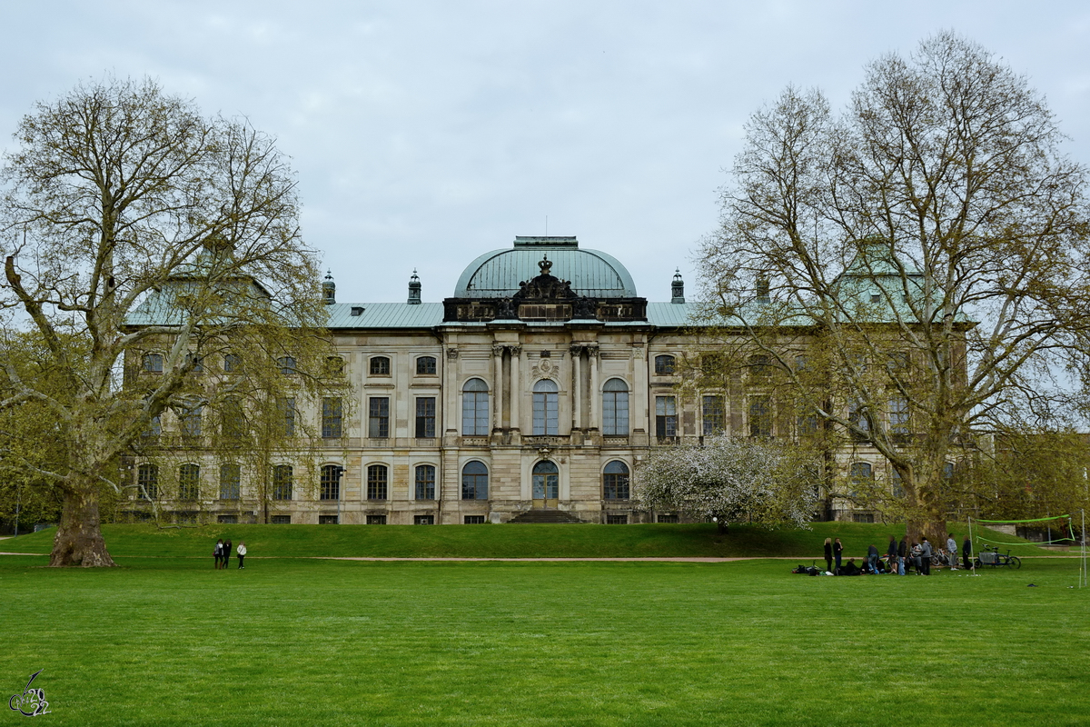 Das Gebude des schsischen Staatsministeriums der Finanzen wurde von 1890 bis 1896 im Stil der Neorenaissance erbaut. (Dresden, April 2014)