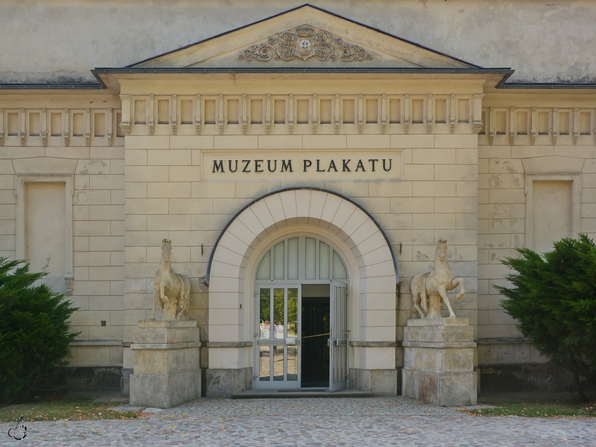 Das Gebude der ehemaligen Reitschule in Wilanw wurde 1848 errichtet und beherbergt heute die lteste und angesehenste Kunstplakatsammlung der Welt. (Warschau, August 2015)