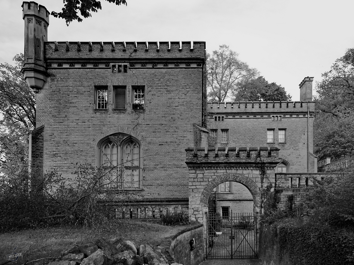 Das Gebude der recht weit vom Schloss entfernten Schlosskche Babelsberg. (Berlin, April 2018)