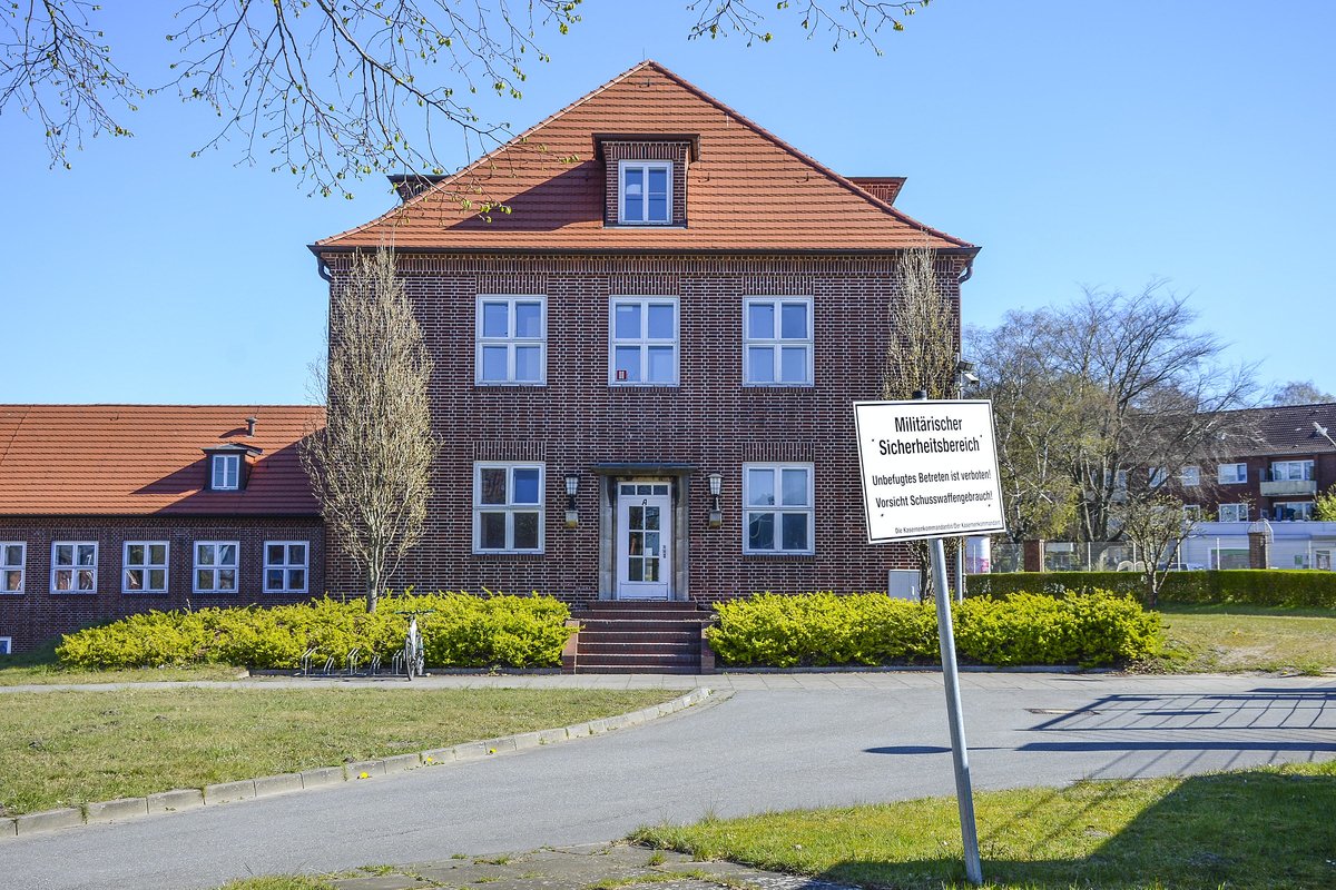 Das Gebude der Sportsschule der Marineschule Mrwik in Flensburg. Aufnahme: 21. April 2020.