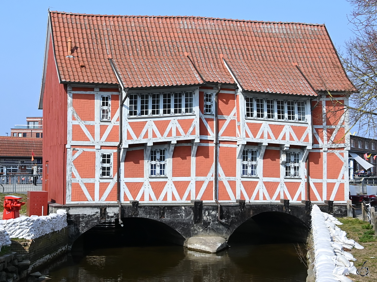 Das Gewlbe ist ein Mitte des 17. Jahrhunderts errichtetes Fachwerkhaus in Wismar. (Mrz 2022)