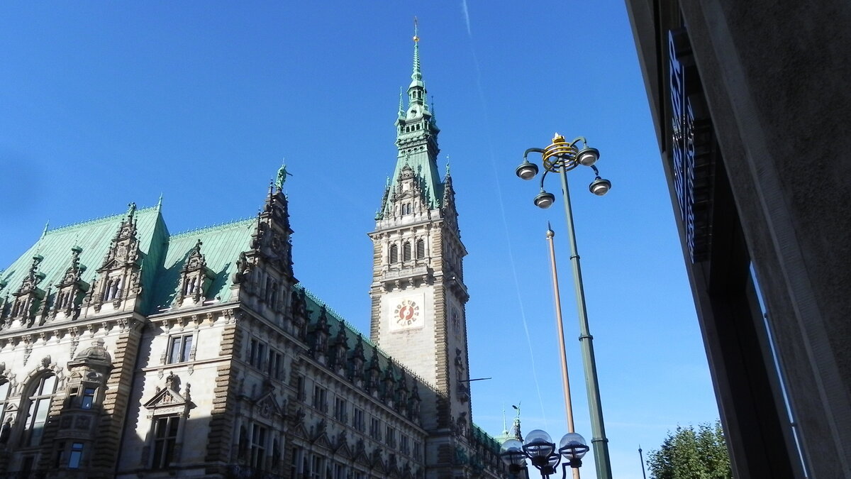 Das Hamburger Rathaus am 26.10.22. Fertiggestellt wurde das Haus 1897 und ist seitdem Sitz der B�rgerschaft und des Senats der Freien und Hansestadt Hamburg