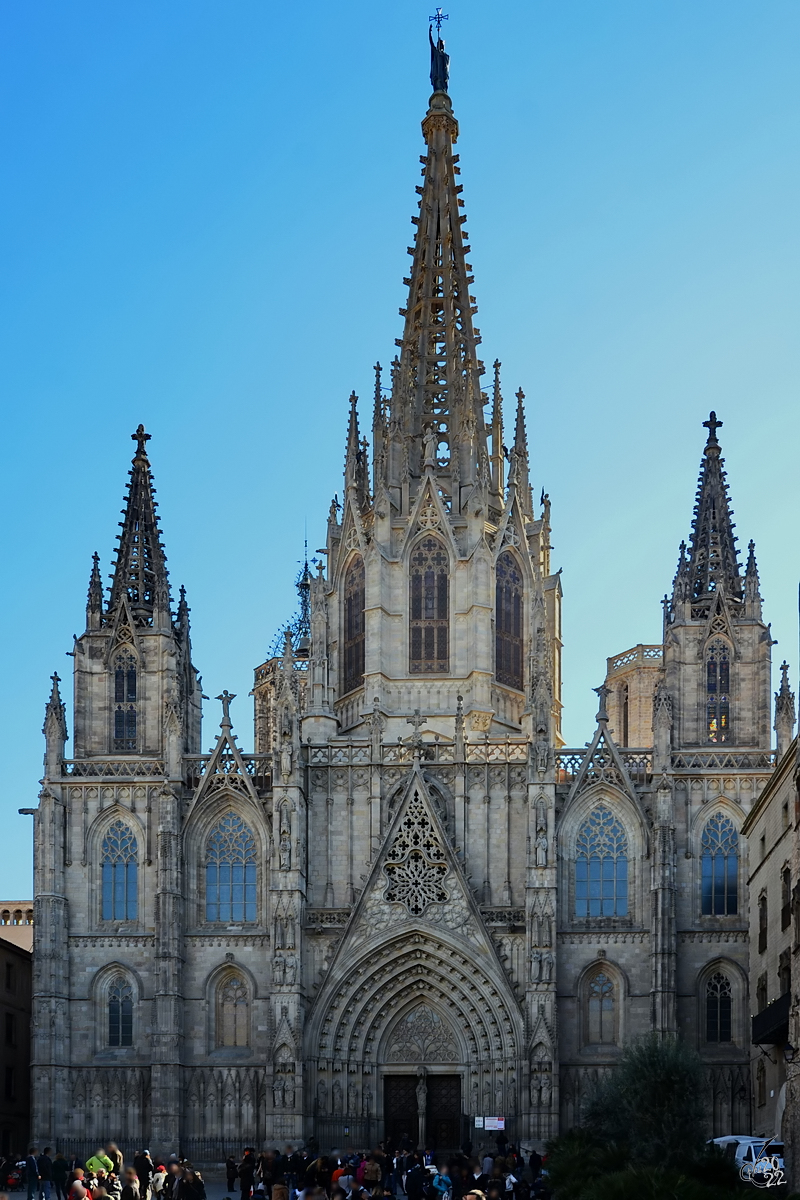 Das Hauptportal der Kathedrale von Barcelona (La Catedral de la Santa Creu i Santa Eullia) wurde von Bartolom Ordez und Pedro Villar erschaffen. (Februar 2013)

