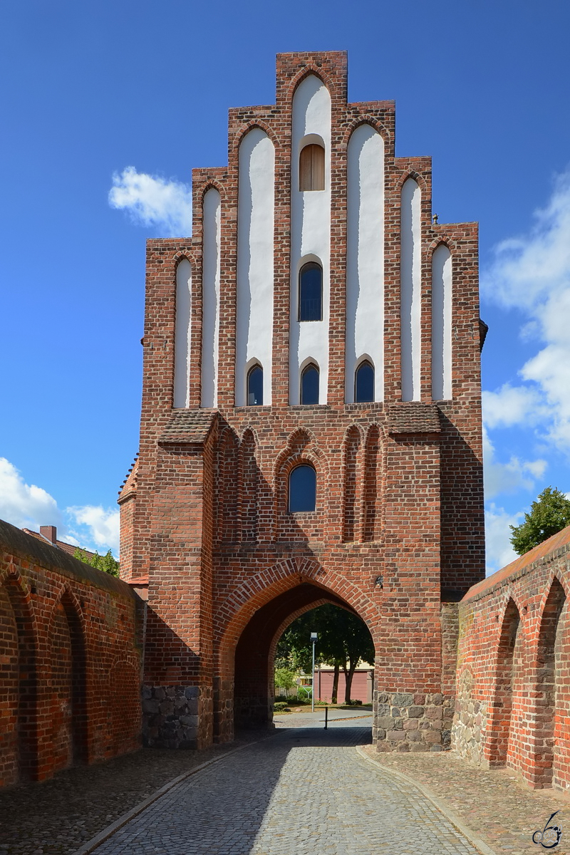 Das Haupttor der Friedlnder Toranlage in Neubrandenburg. (August 2013)