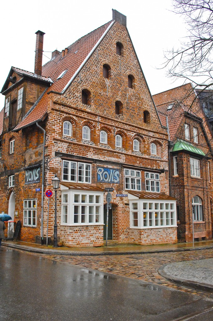 Das Haus an der Ecke Lner Strae/Salzstrae am Wasser in Lneburg. 30. Januar 2016.