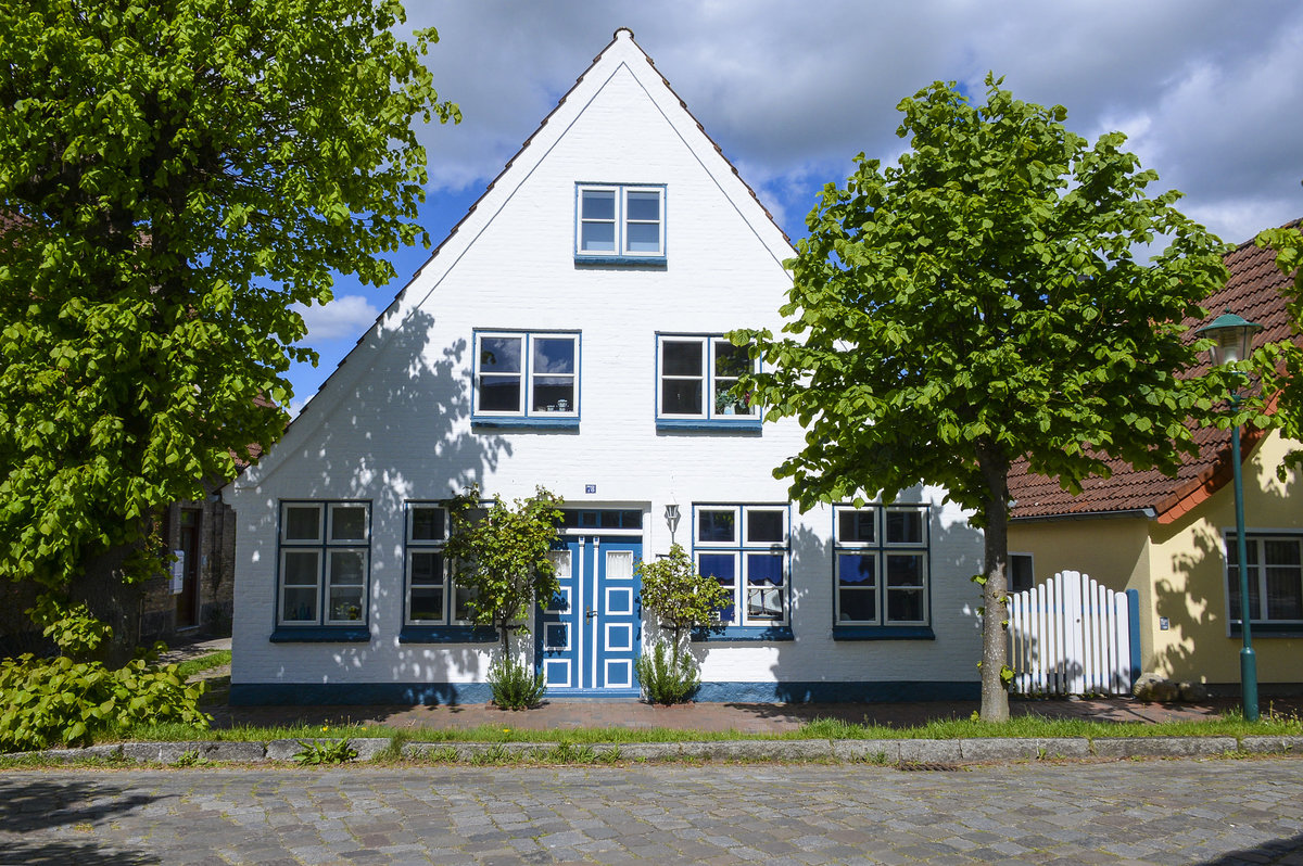 Das Haus Nummer 78 an der Langen Strae in Arnis an der Schlei. Das uere Bild der Stadt hat sich bis heute relativ gut erhalten. Aufnahme: 11. Mai 2020.