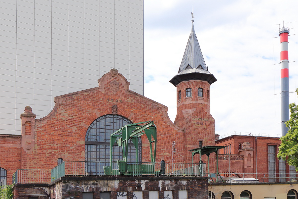 Das Heizkraftwerk Moabit ist ein Heizkraftwerk im Berliner Ortsteil Moabit gesehen vom Berlin Spandauer Schifffahrtskanal am 11. Juni 2022.