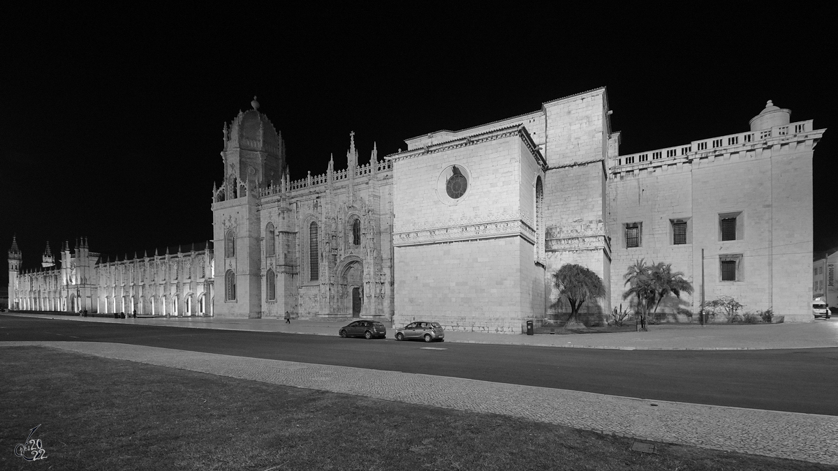 Das Hieronymitenkloster (Mosteiro dos Jernimos) mit der dazugehrigen Kirche Santa Maria de Belm ist 300 Meter lang und hat eine reichverzierte Kalksteinfassade im Stil der Manuelinik, einer portugiesischen Variante der Sptgotik mit Elementen der Renaissance. (Lissabon, Januar 2017)