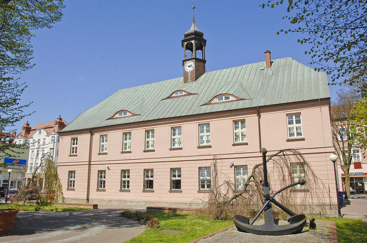 Das historische Rathaus in Świnoujście (Swinemnde). Das Gebude beherbergt heute das Fischereimuseum. Aufnahme: 7. Mai 2016.