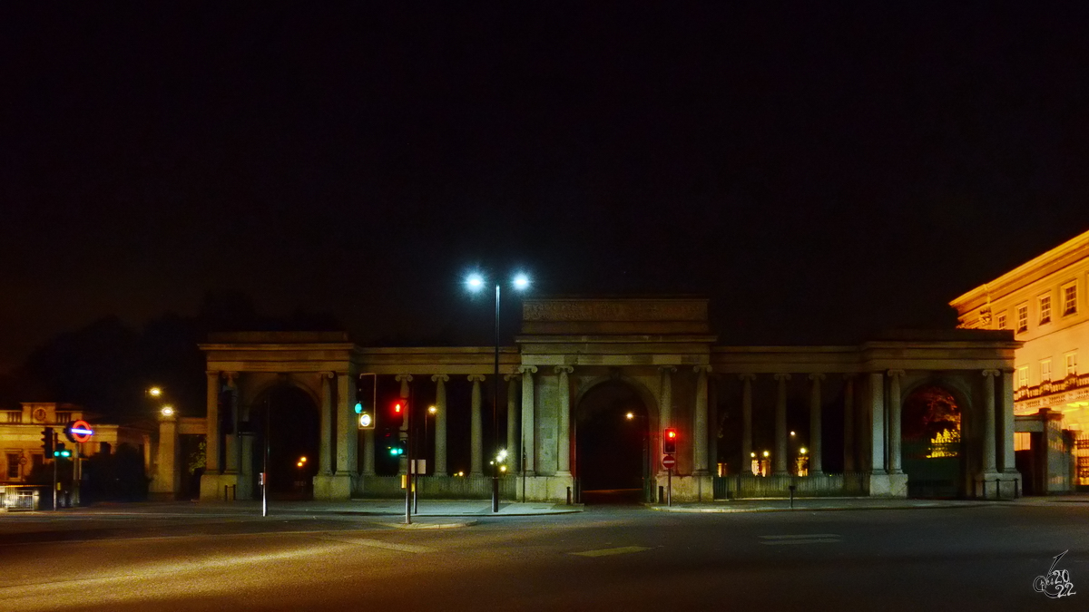 Das Hyde Park Screen ist ein dreifach gewlbtes Tor, welches 1825 als Eingang zum Hyde Park entworfen wurde. (London, September 2013)