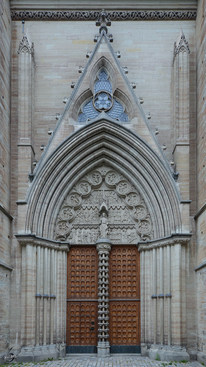 Das imposante Eingangsportal der Domkirche von Linkping. (Juni 2012)