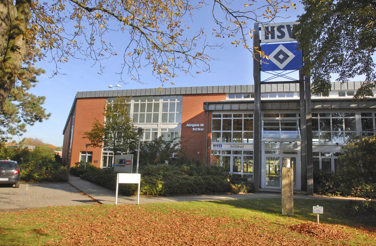 Das Internat des Hamburger Sports-Vereins und die Jrgen-Werner-Schule in Norderstedt. Aufnahme: Oktober 2011.