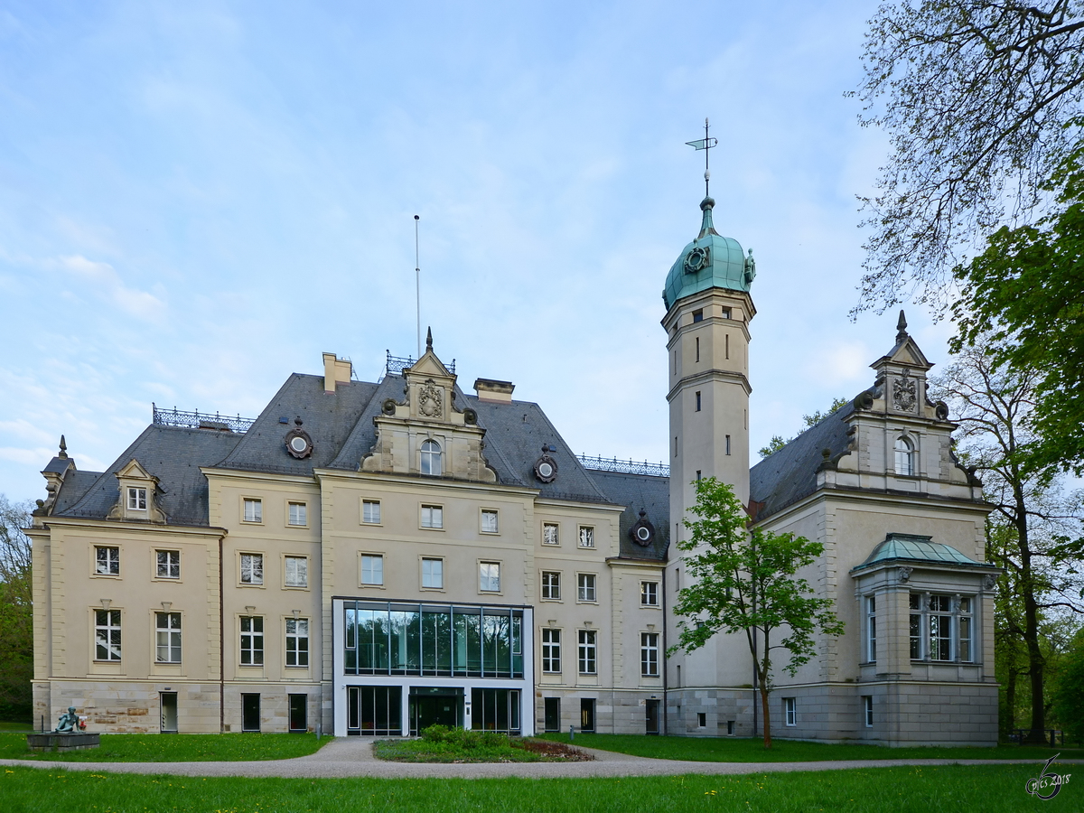 Das Jagdschloss Glienicke wurde 1682 bis 1693 errichtet und 1701 im Stil des franzsischen Barocks ausgebaut. (Berlin, April 2018)