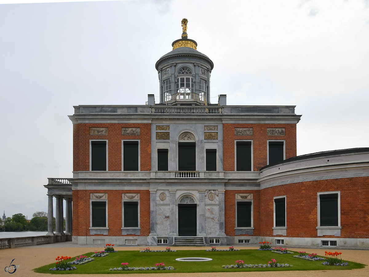 Das in den Jahren 1787–1793 errichte Marmorpalais Ende April 2018 im Potsdamer Neuen Garten.