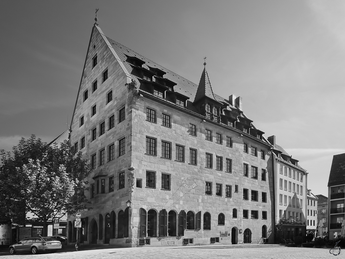 Das  in den Jahren um 1270 erbaute Schrstabhaus ist ein Patrizierhaus in Nrnberg und gehrt zu den wichtigsten Baudenkmlern der Altstadt. (Mai 2017)