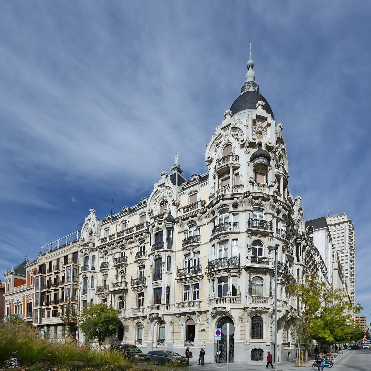 Das im Jugendstil gestaltete Wohnhaus Casa Gallardo wurde zwischen 1911 und 1914 erbaut. (Madrid, November 2022)