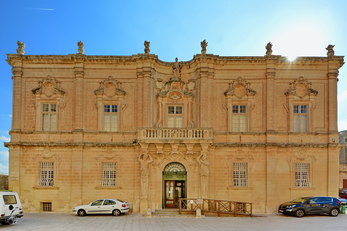 Das Kathedralmuseum wurde ursprnglich 1733 im barocken Stil erbaut und wurde ursprnglich als Priesterseminar genutzt. (Mdina, Oktober 0217)