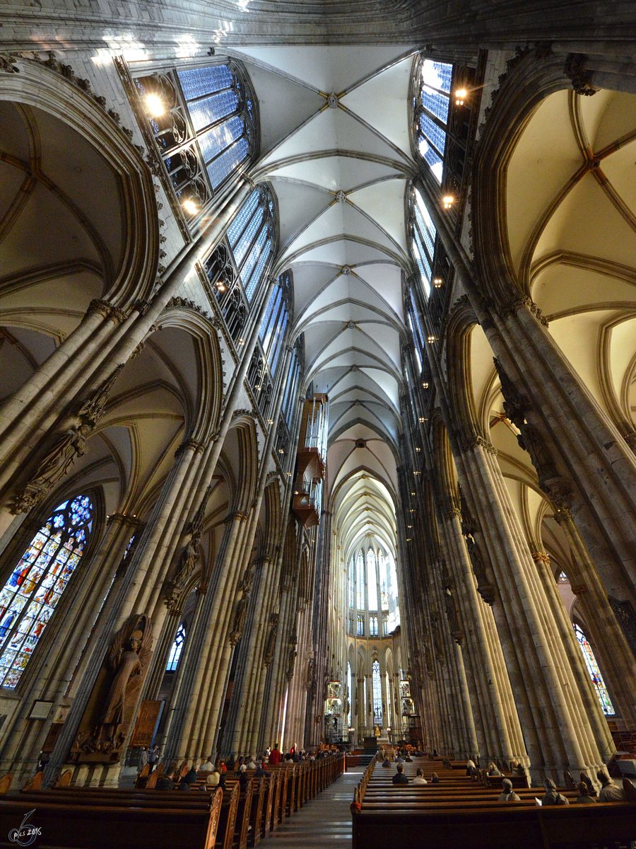 Das Kirchenschiff des Klner Dom´s. (Oktober 2011)