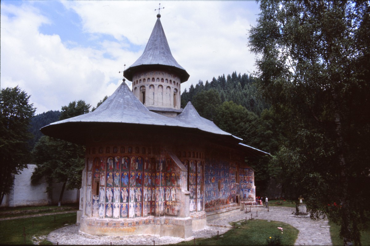 Das Kloster Moldovița ist ein rumnisch-orthodoxes Frauenkloster und liegt in Rumnien im Kreis Suceava. Aufnahme: Juli 1990 (Bild vom Dia).