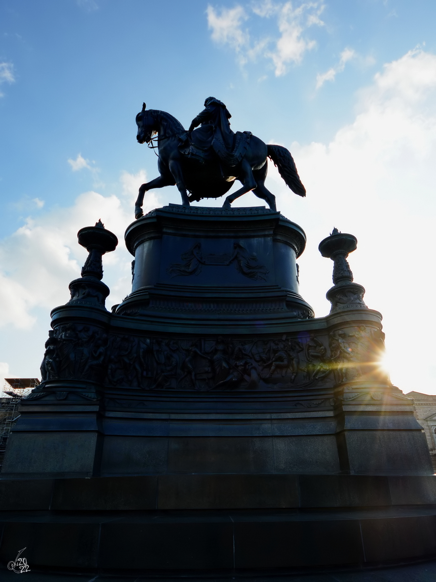 Das Knig-Johann-Denkmal ist ein bronzenes Reiterstandbild des schsischen Knigs Johann. (April 2014)