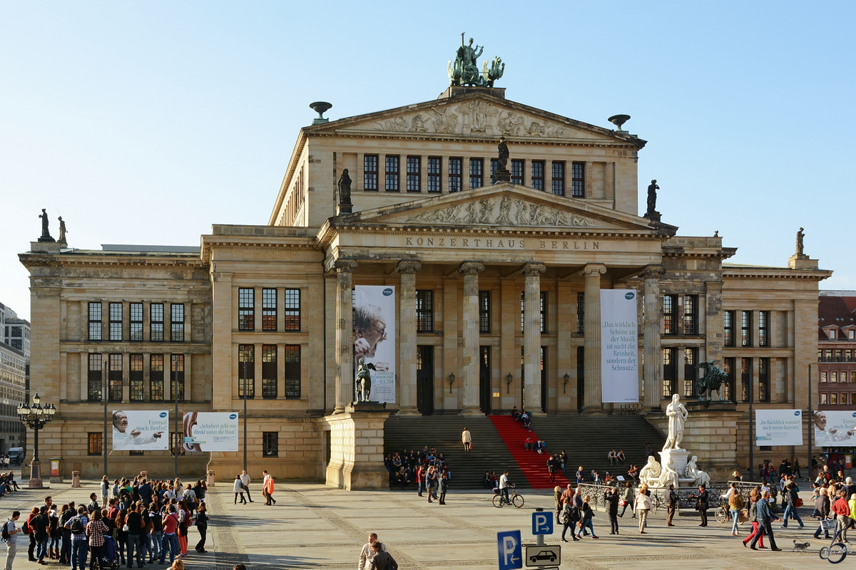 Das Konzerthaus Berlin auf dem Gendarmenmarkt im Stadtteil Mitte. (November 2014)v