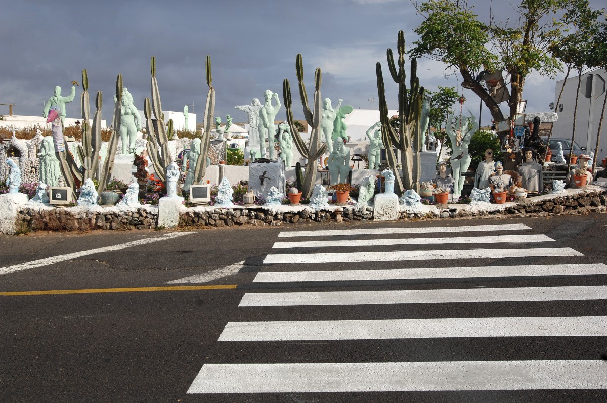 Das vom Knstler als Museo Mara Mao betitelte Kuriosittenkabinett in Teguise auf Lanzarote. Aufnahme: Mai 2011.