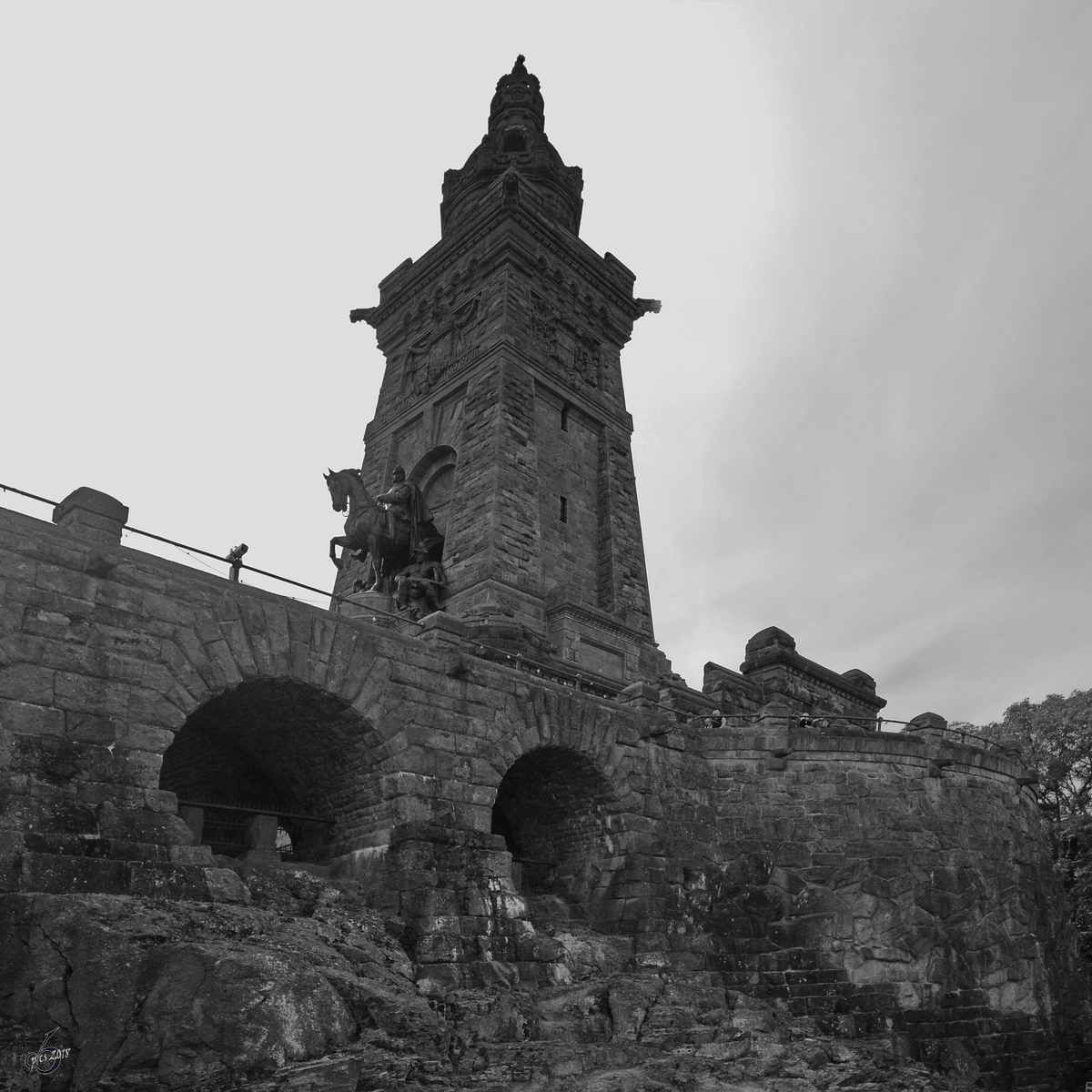 Das Kyffhuserdenkmal oder auch Barbarossadenkmal bei Bad Frankenhausen. (September 2018) 