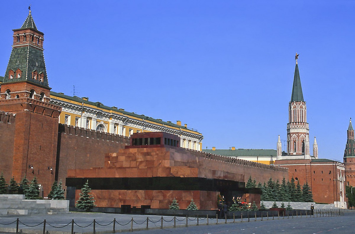 Das Lenin-Mausoleum am Roten Platz in Moskau. Aufnahme: Juni 1989 (Bild vom Dia).