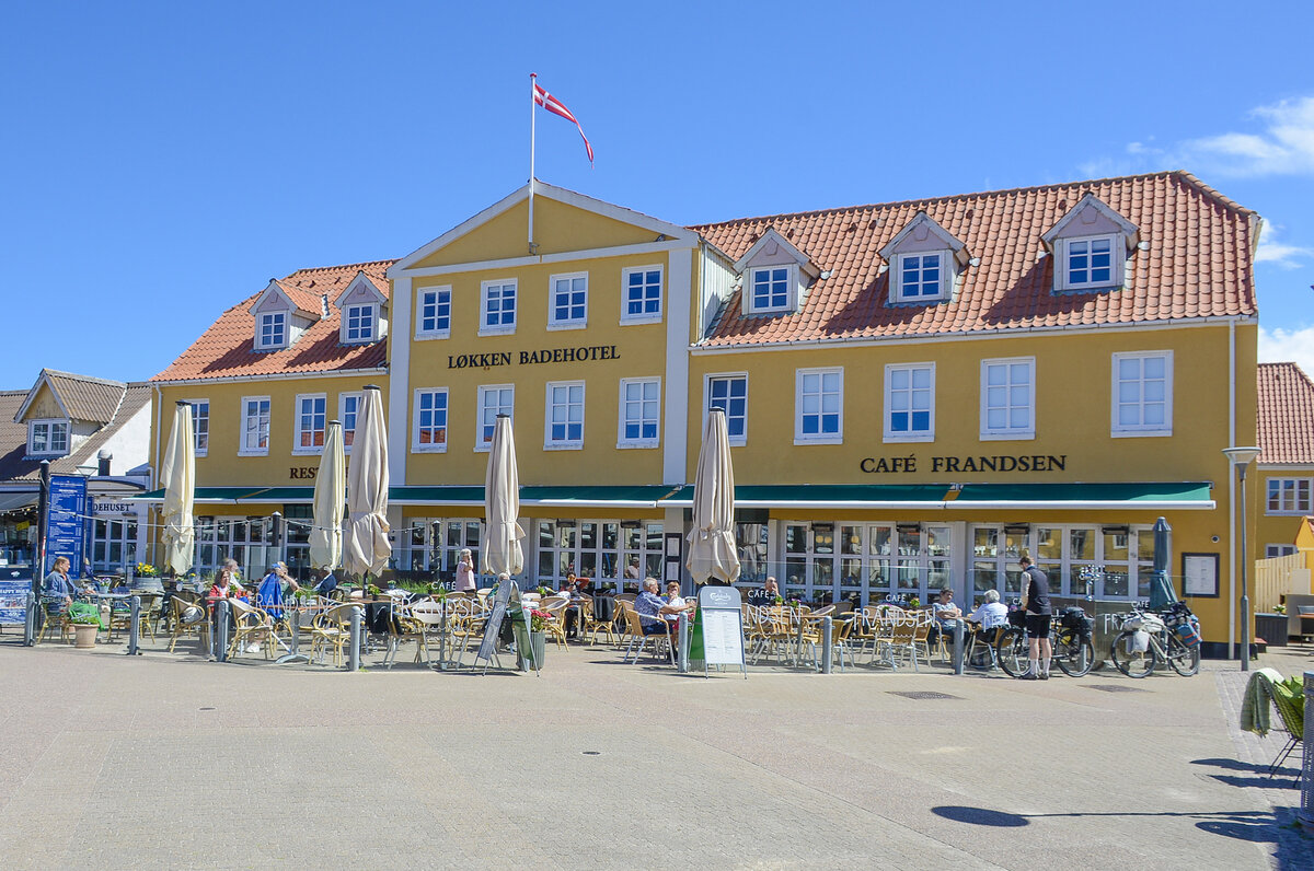 Das L�kken Badehotel in D�nemark liegt zentral, nur 300 Meter vom Strand und der Nordsee entfernt. Aufnahme: 11. Juni 2026.