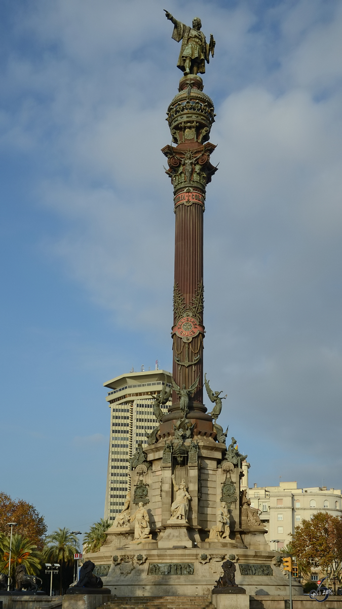 Das monumentale Kolumbus-Denkmal, eine 60m hohe Sule mit Bronzestatue, welche zur Weltausstellung 1888 errichtet wurde. (Barcelona, Dezember 2011)